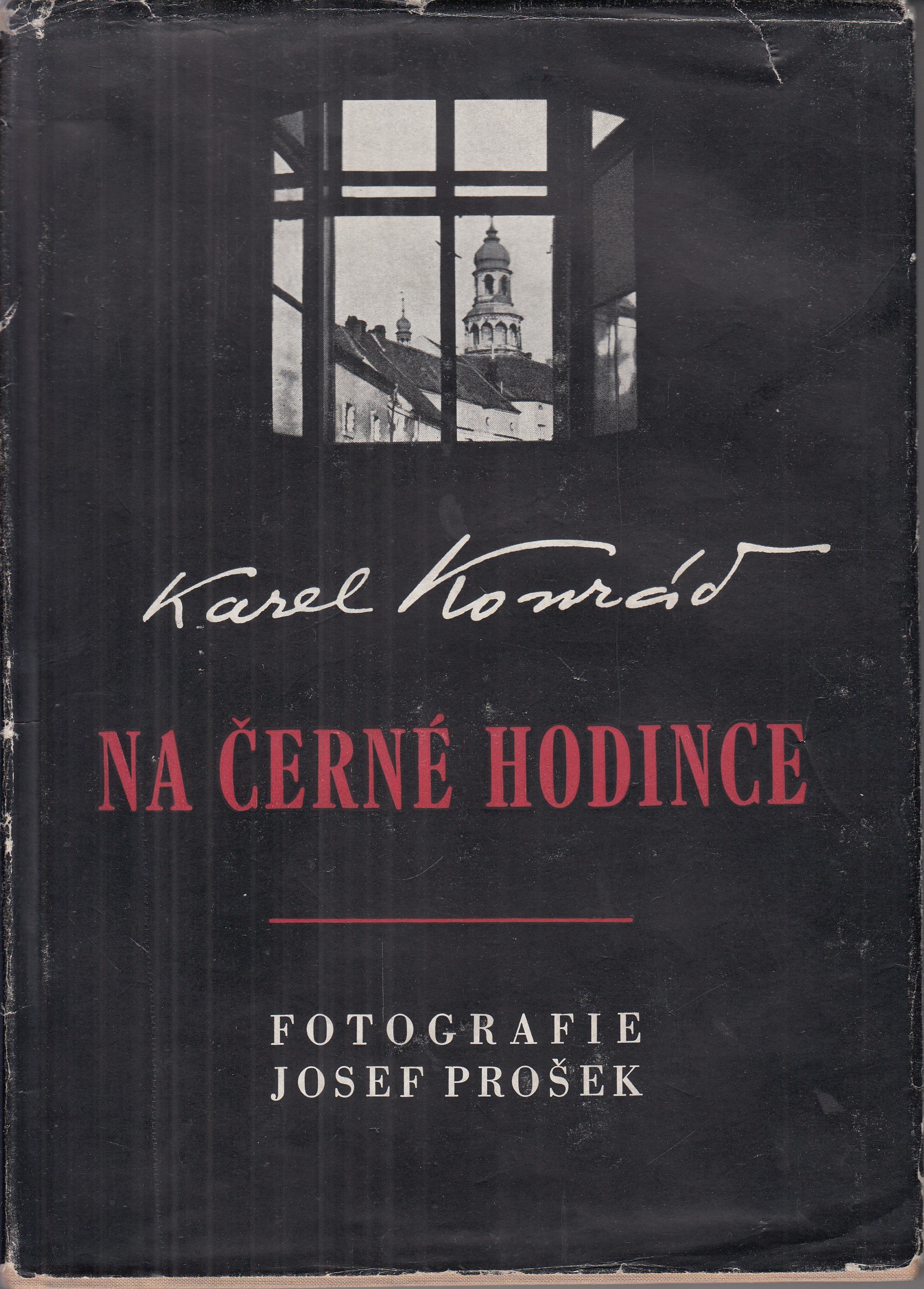 Na černé hodince - podpis