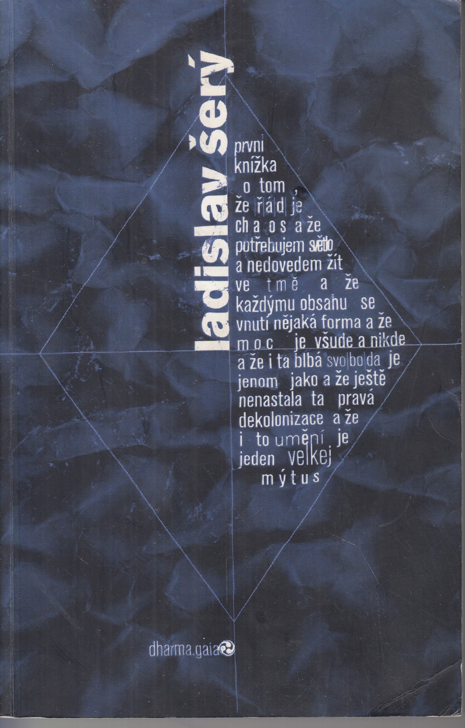 První knížka o tom, že řád je chaos a že potřebujem světlo a nedovedem žít ve tmě a že každýmu obsahu se vnutí nějaká forma a že