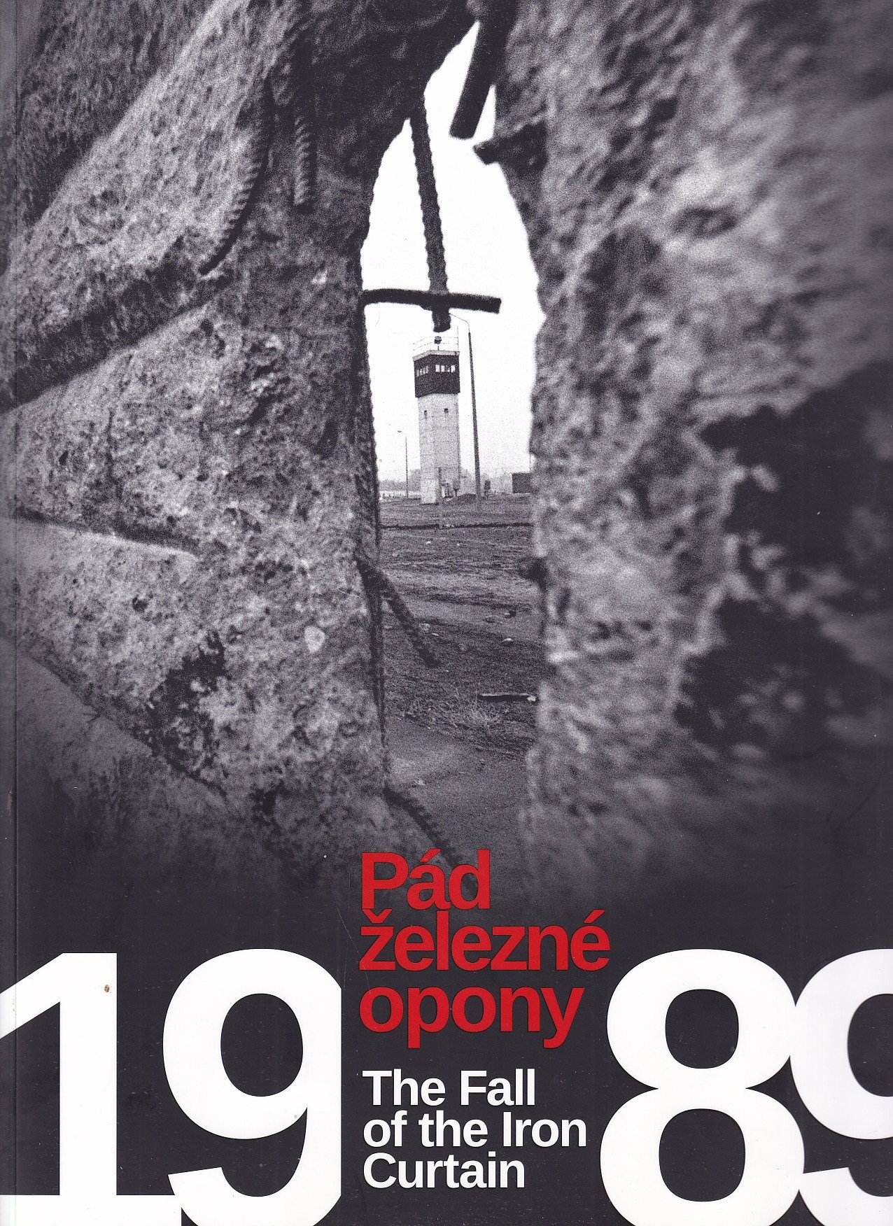 Pád železné opony 1989 = the Fall of the Iron Curtain 1989 : výstava fotografií : 30.5.-30.11.2019 Královský letohrádek Pražský 