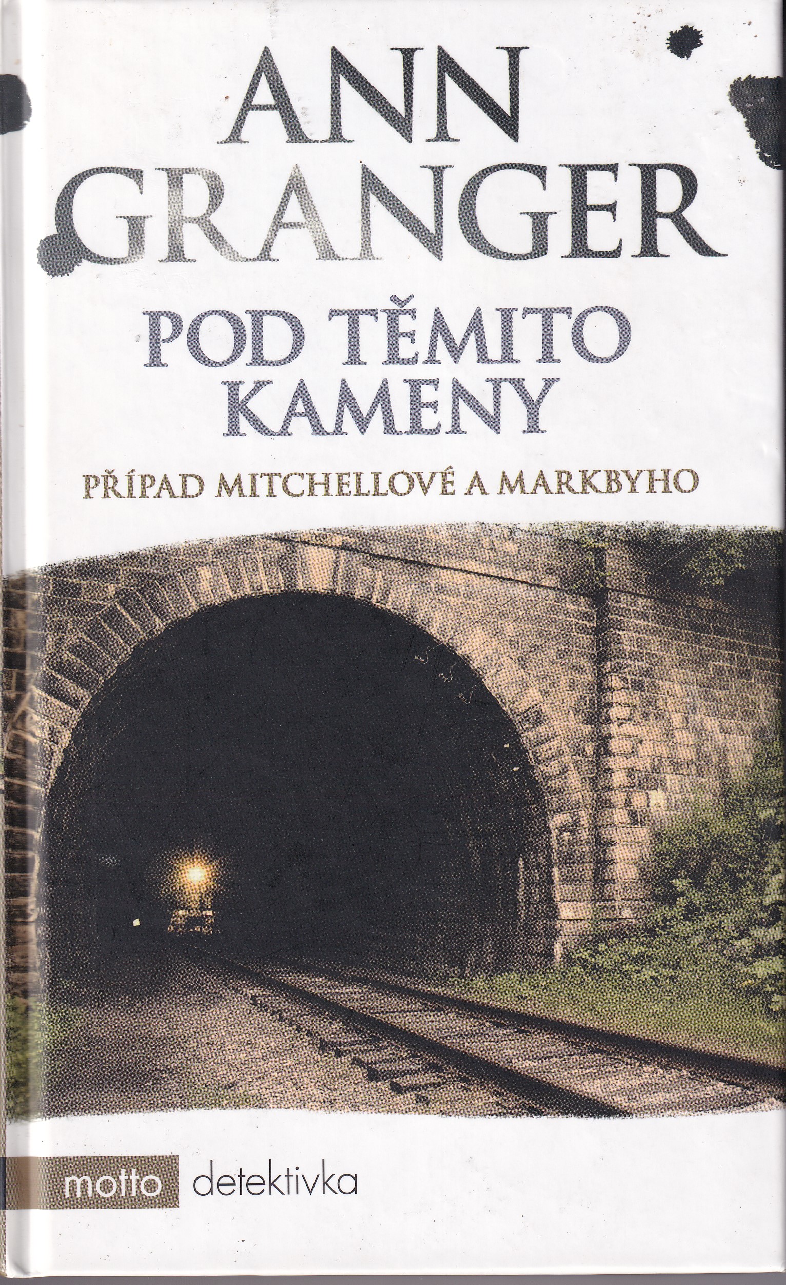 Pod těmito kameny