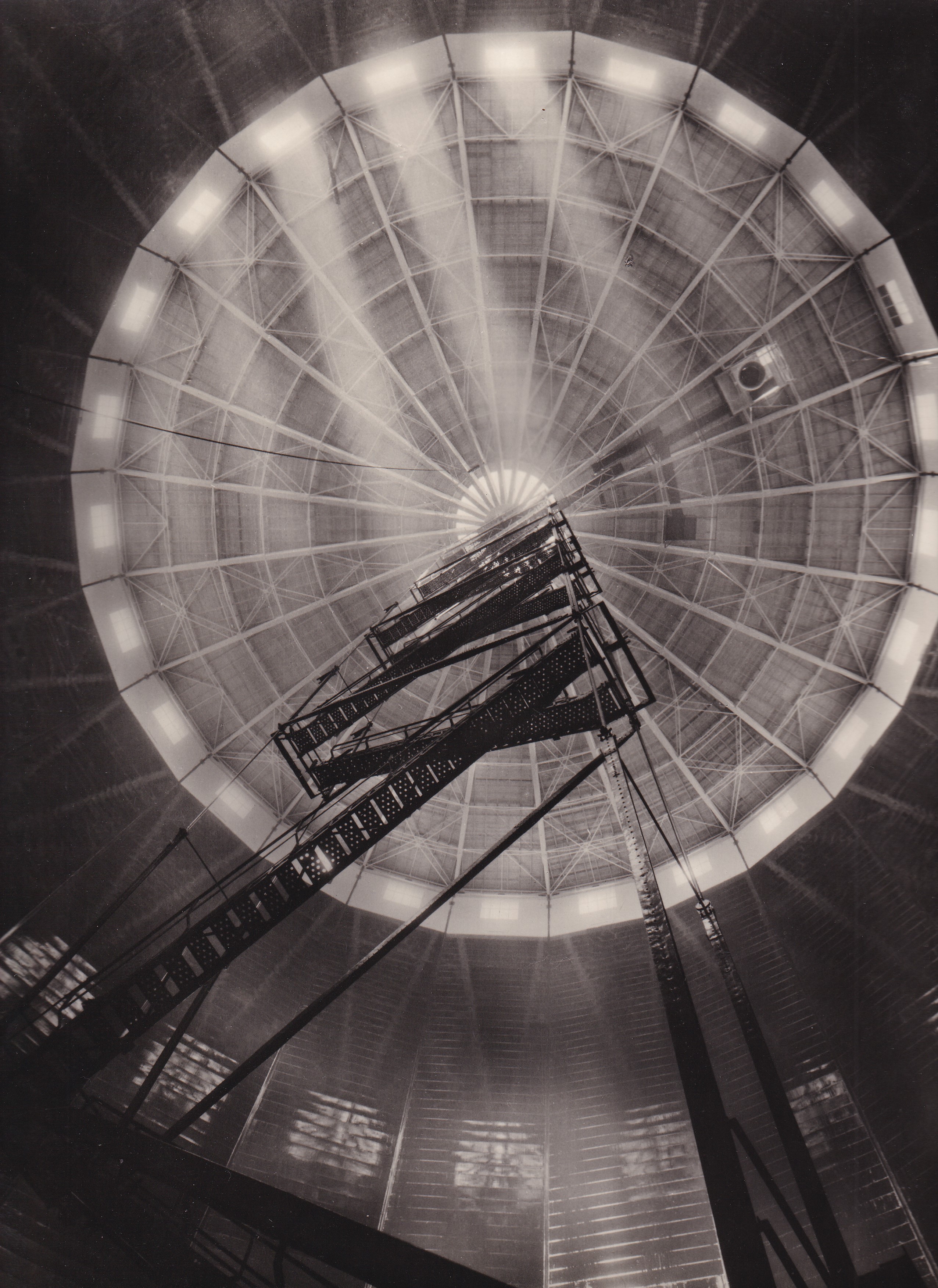 Alexandr Paul  Vnitřek plynojemu - Fotografie