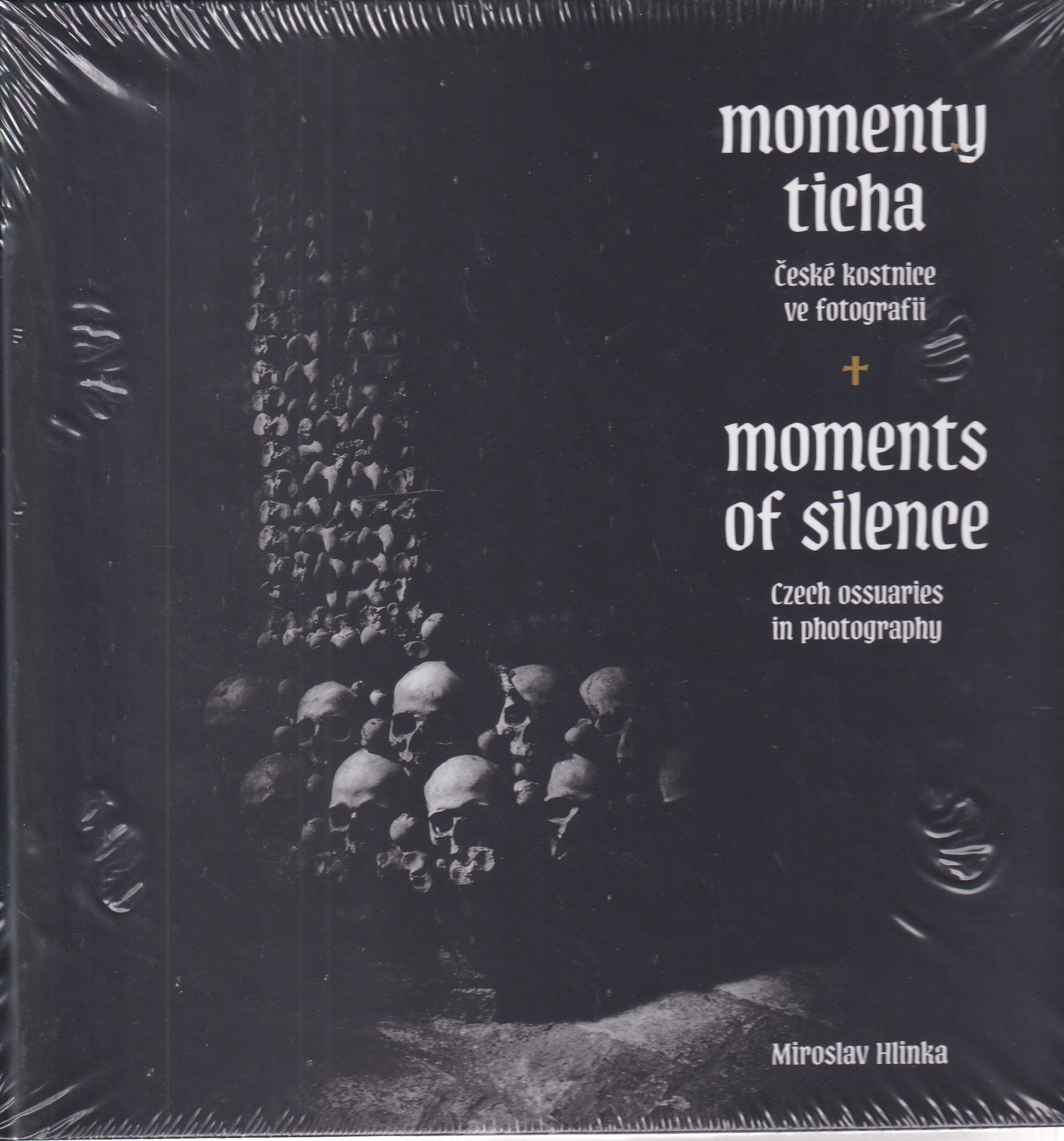 Momenty ticha  české kostnice ve fotografii  Moments of silence : Czech ossuaries in photography  Miroslav Hlinka