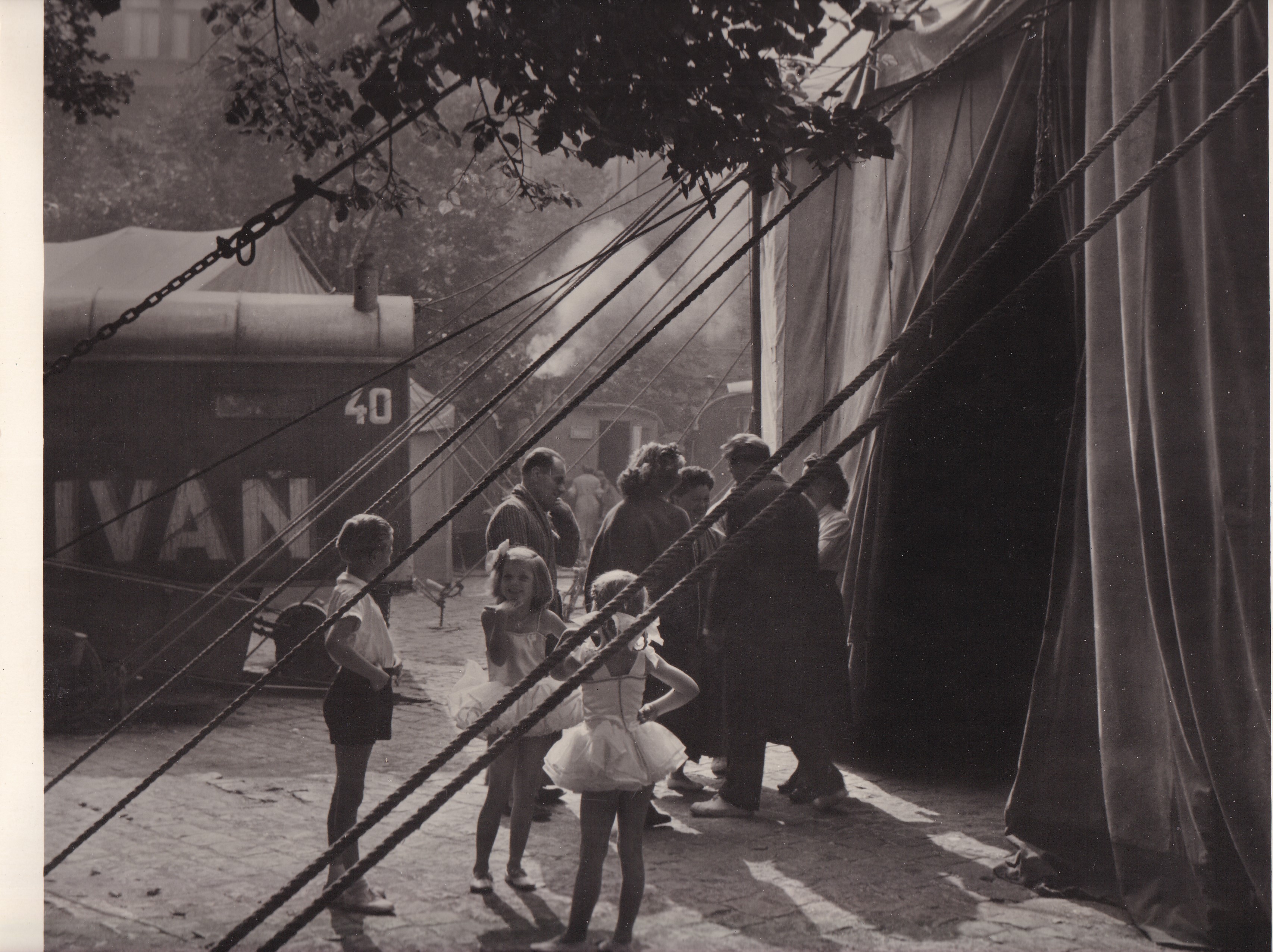 Erich Einhor Za manéží - Fotografie