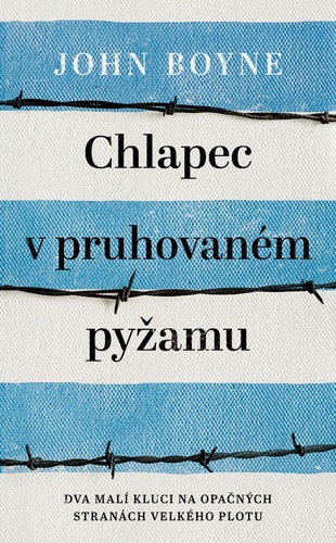 Chlapec v pruhovaném pyžamu